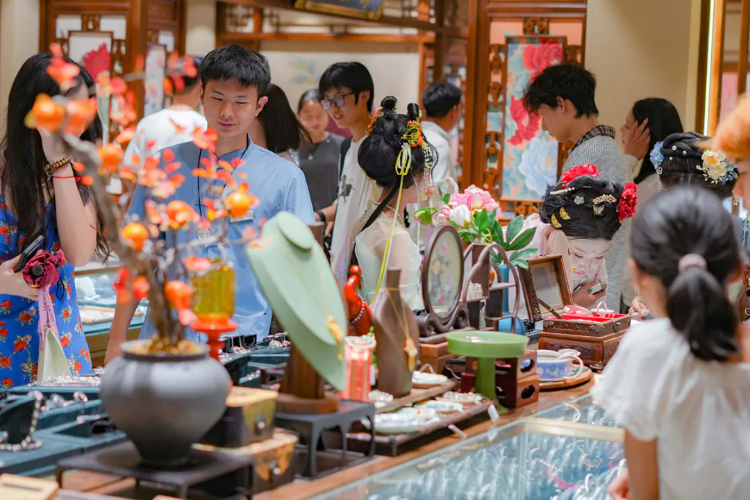 1758513379882967.png 640.webp.png