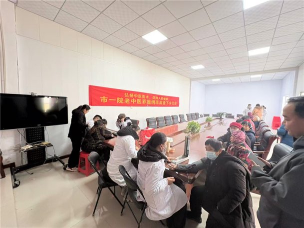 爱心义诊暖民心 精准帮扶助振兴——史家